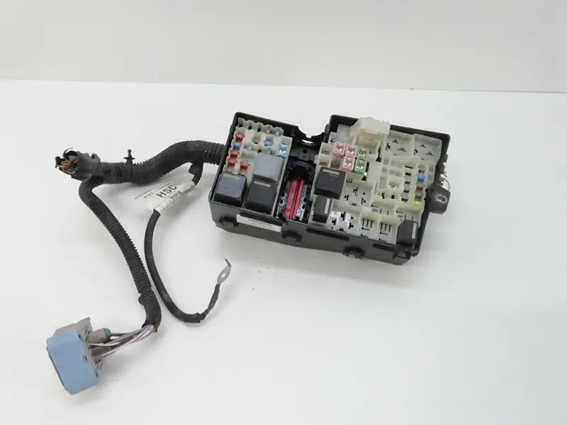 Scatola porta fusibili FORD Focus Berlina 7° Serie  AV6T-14A067-AD Diesel 1500