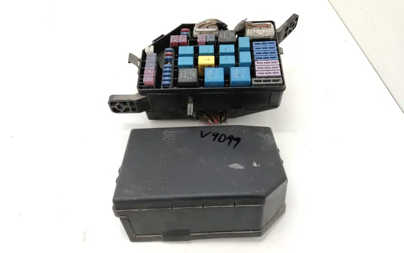 Scatola porta fusibili HYUNDAI Tucson Serie (04>09) 912102E110 Diesel 2.0 (04>09)
