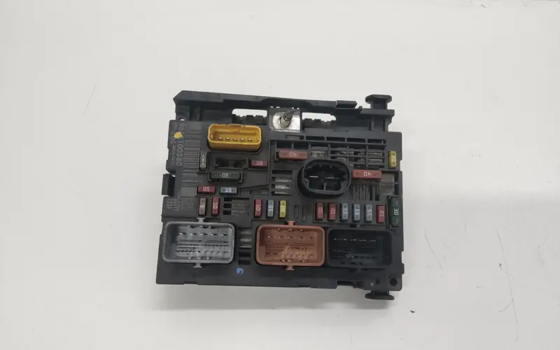 Scatola porta fusibili PEUGEOT 308 Serie (07>14) 9636079380 Diesel 2.0 (07>14)