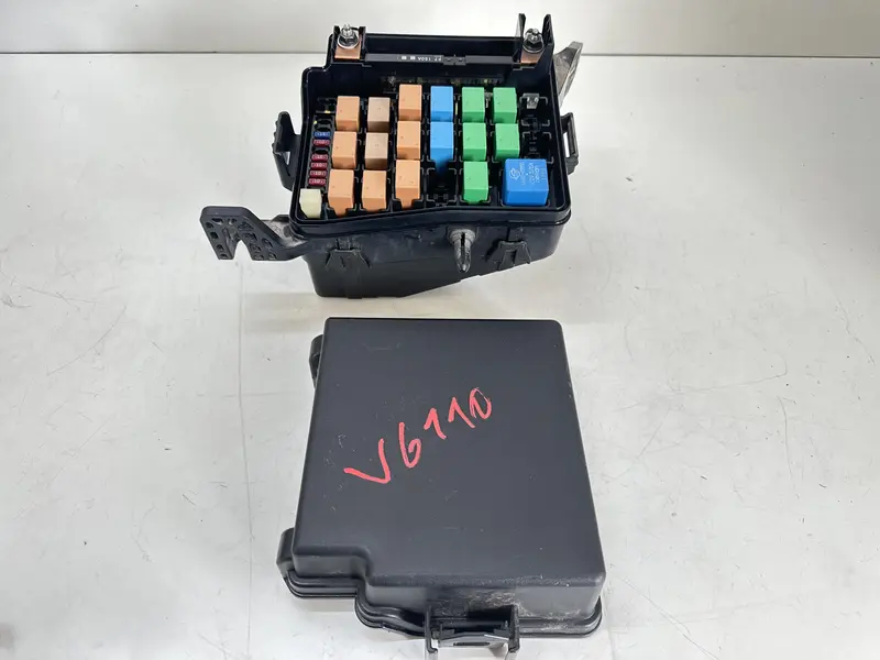 Scatola porta fusibili SSANGYONG XLV Serie (16>) 8235035330 Diesel 1.6