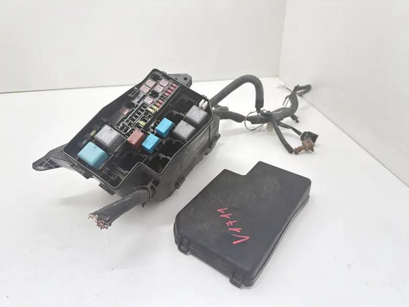 Scatola porta fusibili TOYOTA Rav4 4° Serie 8266242190 Diesel 2.2 (05>09)