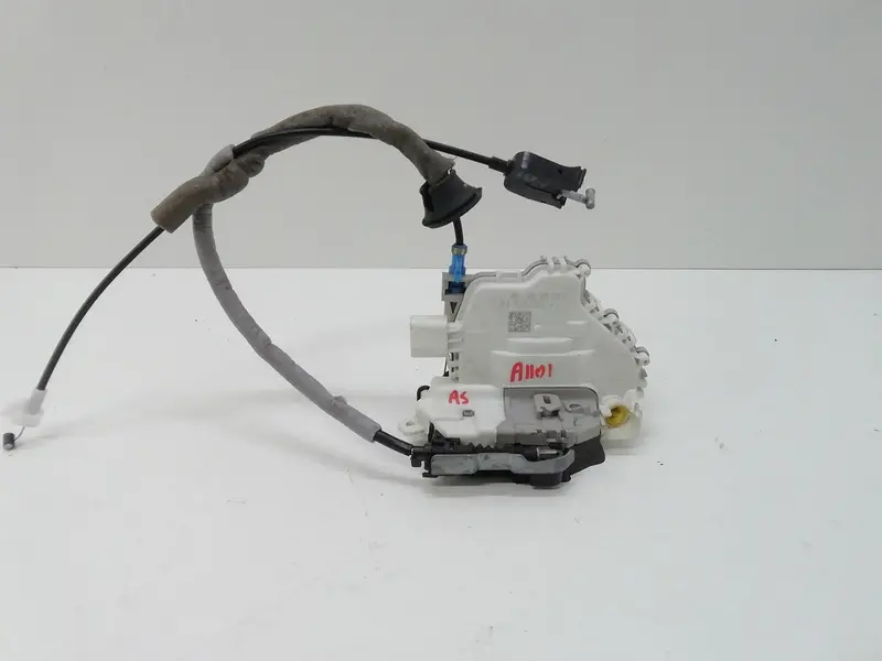 Serratura Anteriore Sinistra AUDI A3 Serie (8V1) (12>18) 8X1837015C Diesel 1600 (12>18)