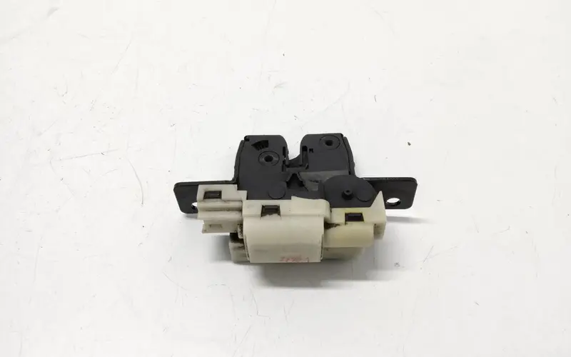 Serratura portellone posteriore RENAULT Megane ll Serie (06>08) 8200947699 8200076240E Diesel 1.5 (06>08)